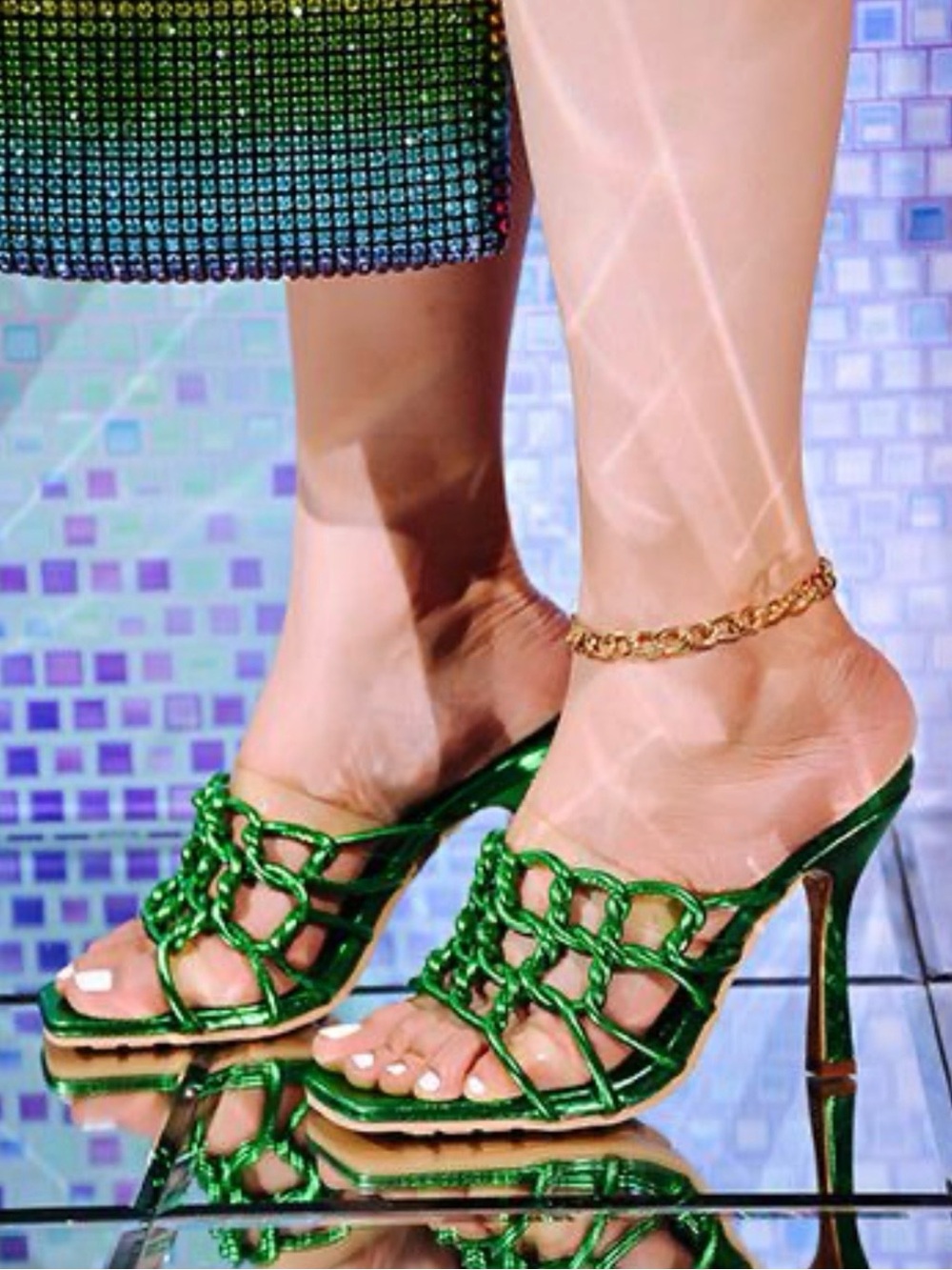 NEW Cape Robbin Metallic Green Strappy Knot Heeled Sandals Size 7